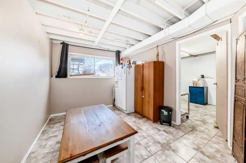 4105 53 Avenue, Innisfail, AB - Indoor