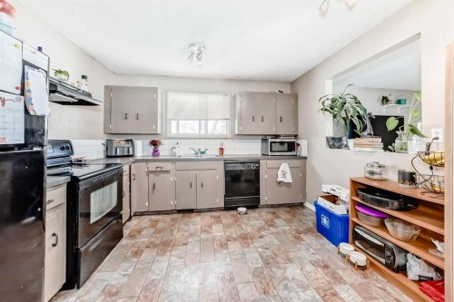 4105 53 Avenue, Innisfail, AB - Indoor Photo Showing Kitchen