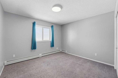 310-3 Broadway Rise, Sylvan Lake, AB - Indoor Photo Showing Other Room