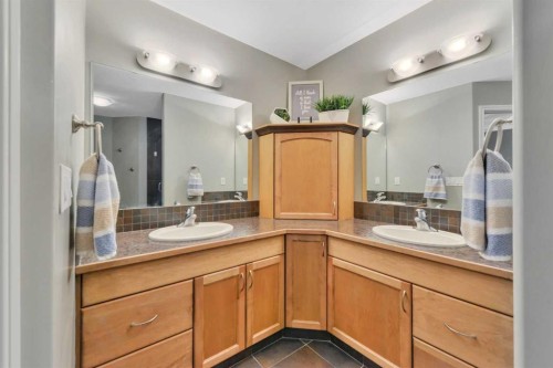 55 Carter Close, Red Deer, AB - Indoor Photo Showing Bathroom