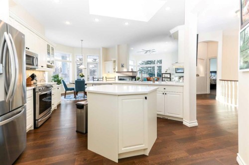 147 Alexander Crescent, Red Deer, AB - Indoor Photo Showing Kitchen With Upgraded Kitchen