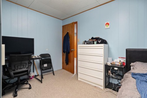 5402 52 Street, Bashaw, AB - Indoor Photo Showing Bedroom