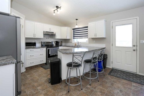 16 Durand Crescent, Red Deer, AB - Indoor Photo Showing Kitchen