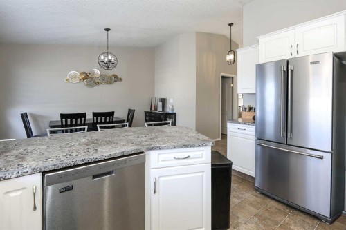 16 Durand Crescent, Red Deer, AB - Indoor Photo Showing Kitchen With Stainless Steel Kitchen With Upgraded Kitchen