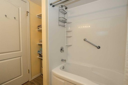 16 Durand Crescent, Red Deer, AB - Indoor Photo Showing Bathroom