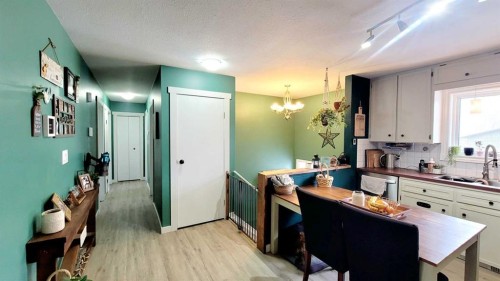 2 Westheights Drive, Didsbury, AB - Indoor Photo Showing Kitchen