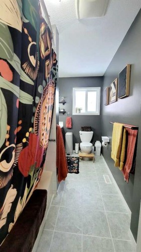 2 Westheights Drive, Didsbury, AB - Indoor Photo Showing Other Room