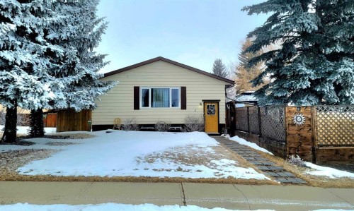 2 Westheights Drive, Didsbury, AB - Outdoor