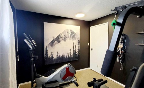 2 Westheights Drive, Didsbury, AB - Indoor Photo Showing Other Room