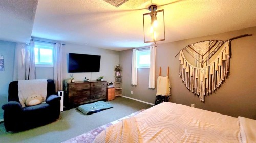 2 Westheights Drive, Didsbury, AB - Indoor Photo Showing Bedroom