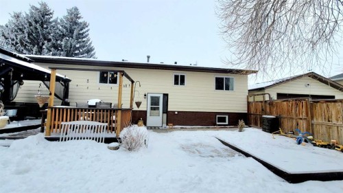 2 Westheights Drive, Didsbury, AB - Outdoor With Exterior