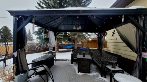2 Westheights Drive, Didsbury, AB - Outdoor With Exterior