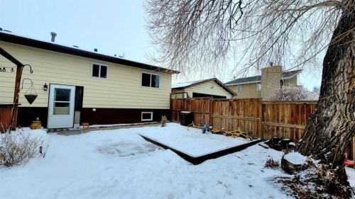 2 Westheights Drive, Didsbury, AB - Outdoor With Exterior