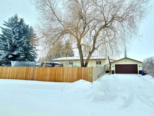 2 Westheights Drive, Didsbury, AB - Outdoor