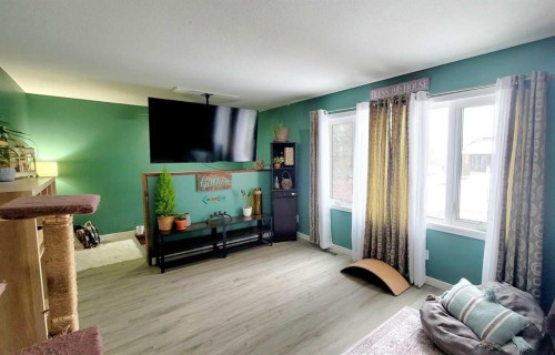 2 Westheights Drive, Didsbury, AB - Indoor