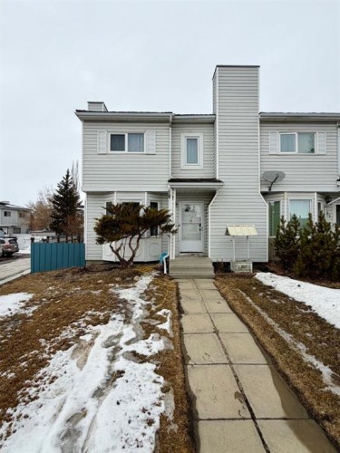 79 Greenham Drive  Red Deer, AB T2P 3J9