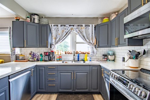 4910 53 Avenue, Rimbey, AB - Indoor Photo Showing Kitchen With Double Sink With Upgraded Kitchen
