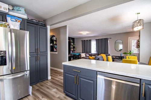 4910 53 Avenue, Rimbey, AB - Indoor Photo Showing Kitchen