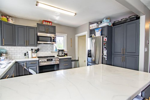 4910 53 Avenue, Rimbey, AB - Indoor Photo Showing Kitchen With Upgraded Kitchen