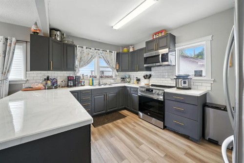 4910 53 Avenue, Rimbey, AB - Indoor Photo Showing Kitchen With Upgraded Kitchen