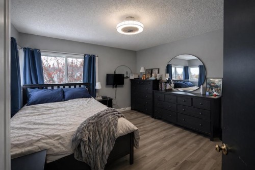 4910 53 Avenue, Rimbey, AB - Indoor Photo Showing Bedroom