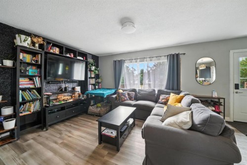 4910 53 Avenue, Rimbey, AB - Indoor Photo Showing Living Room