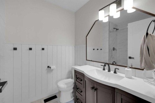 42 Valley Crescent, Lacombe, AB - Indoor Photo Showing Bathroom