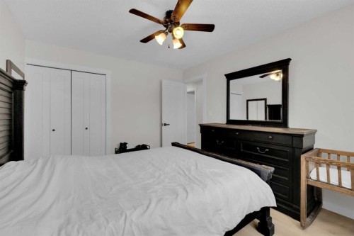 42 Valley Crescent, Lacombe, AB - Indoor Photo Showing Bedroom