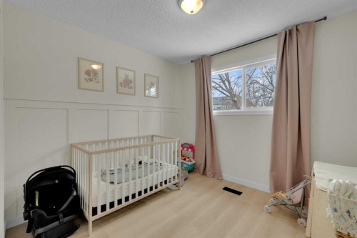 42 Valley Crescent, Lacombe, AB - Indoor Photo Showing Bedroom