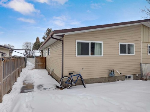 42 Valley Crescent, Lacombe, AB - Outdoor With Exterior