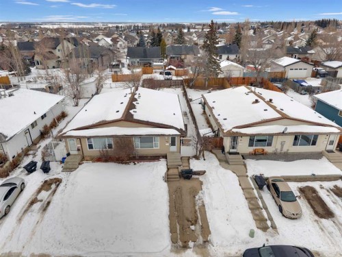 42 Valley Crescent, Lacombe, AB - Outdoor