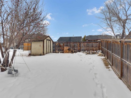 42 Valley Crescent, Lacombe, AB - Outdoor