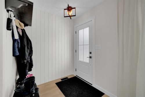 42 Valley Crescent, Lacombe, AB - Indoor Photo Showing Other Room