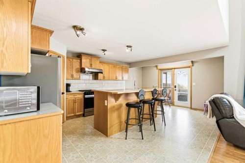 71 Kind Close, Red Deer, AB - Indoor Photo Showing Kitchen