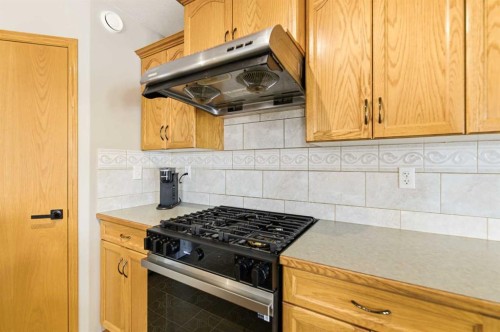 71 Kind Close, Red Deer, AB - Indoor Photo Showing Kitchen