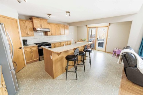 71 Kind Close, Red Deer, AB - Indoor Photo Showing Kitchen