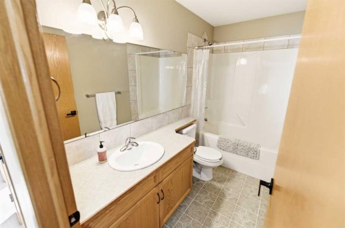 71 Kind Close, Red Deer, AB - Indoor Photo Showing Bathroom