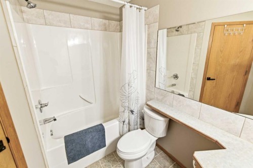 71 Kind Close, Red Deer, AB - Indoor Photo Showing Bathroom