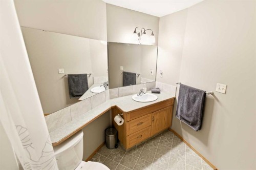 71 Kind Close, Red Deer, AB - Indoor Photo Showing Bathroom