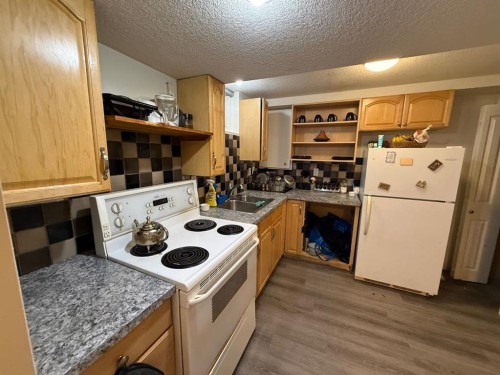 6320 Hewson Avenue, Red Deer, AB - Indoor Photo Showing Kitchen With Double Sink