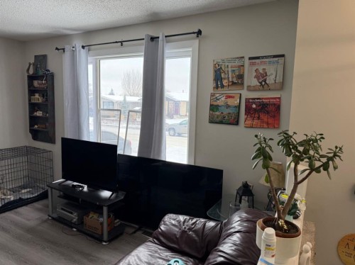 6320 Hewson Avenue, Red Deer, AB - Indoor Photo Showing Other Room