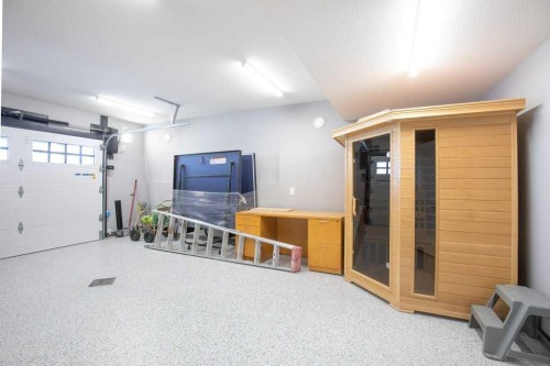 371 Last Chance Way, Norglenwold, AB - Indoor Photo Showing Garage