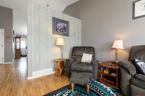 10 Hawthorne Way, Penhold, AB - Indoor