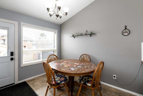 10 Hawthorne Way, Penhold, AB - Indoor Photo Showing Dining Room