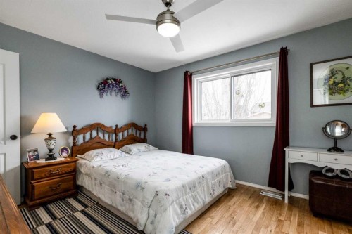 10 Hawthorne Way, Penhold, AB - Indoor Photo Showing Bedroom