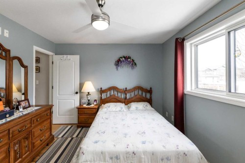 10 Hawthorne Way, Penhold, AB - Indoor Photo Showing Bedroom