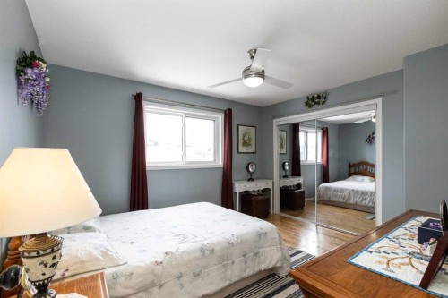 10 Hawthorne Way, Penhold, AB - Indoor Photo Showing Bedroom