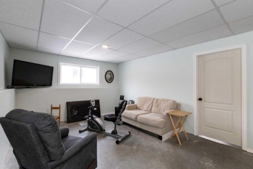 10 Hawthorne Way, Penhold, AB - Indoor