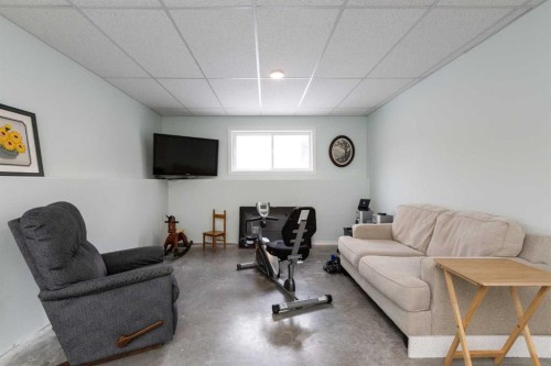 10 Hawthorne Way, Penhold, AB - Indoor