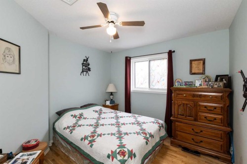 10 Hawthorne Way, Penhold, AB - Indoor Photo Showing Bedroom